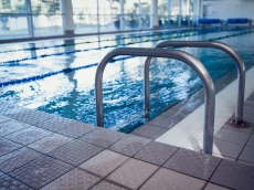 cleaning contractors to swimming pools